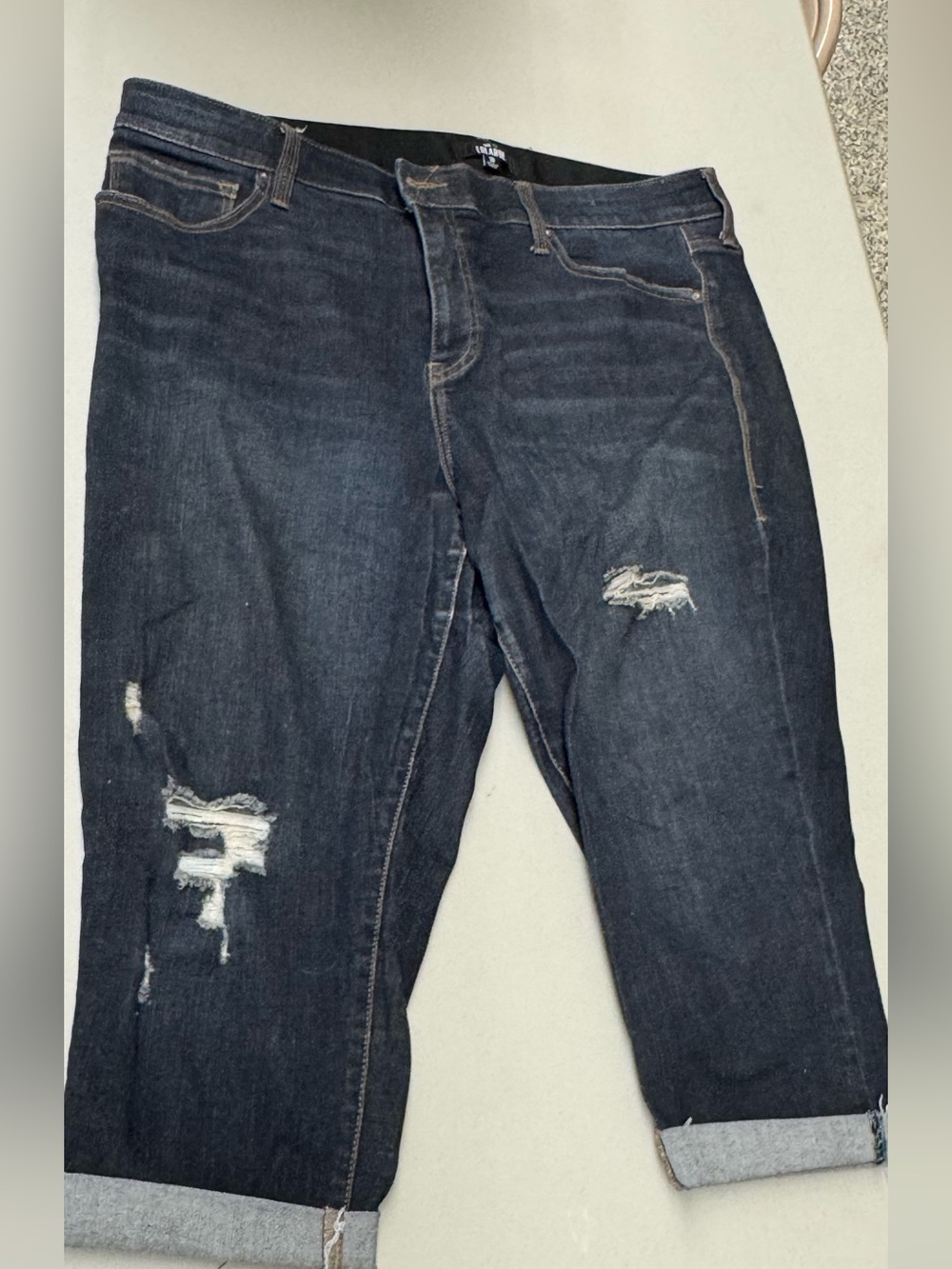 LuLaRoe Dark Blue Denim Distressed Capris Blue Jeans w magic stretch waistband